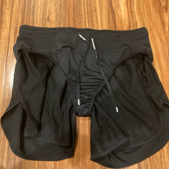 NWOT Nike Shorts Womens Medium Black Dri-Fit Breathable Running Gym Workout - Picture 8 of 9